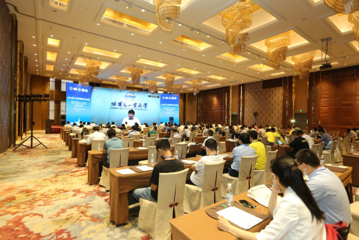 自慰喷水
副校长曹喜滨致辞.png